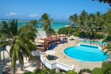 Voyager Beach Resort beschikt over een zwembad en ligt direct aan het strand van Mombasa